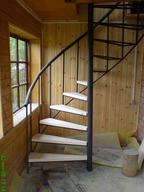 Изготовление и монтаж деревянных винтовых лестниц.